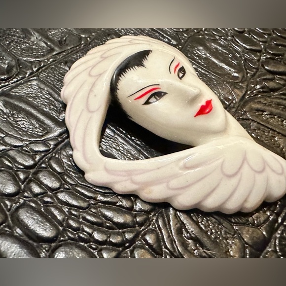 🎉host pick🎉 Cathy Hardwick Mikasa bone china brooch - Picture 7 of 8